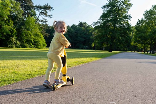 13 Montessori her a aktivit, kterými děti na zahradě zabavíte na celé léto ☀️